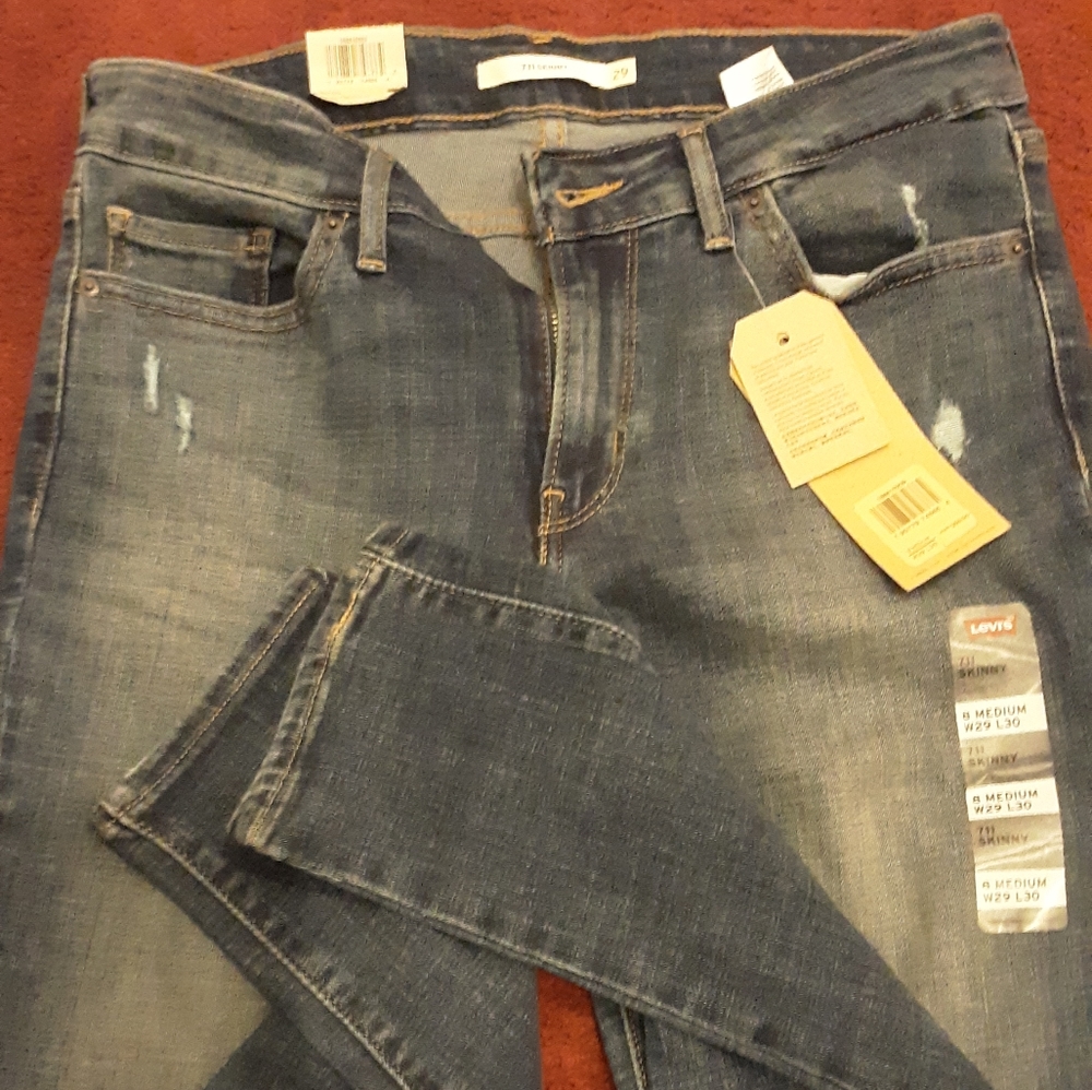 Ladies Levi jeans new with tags